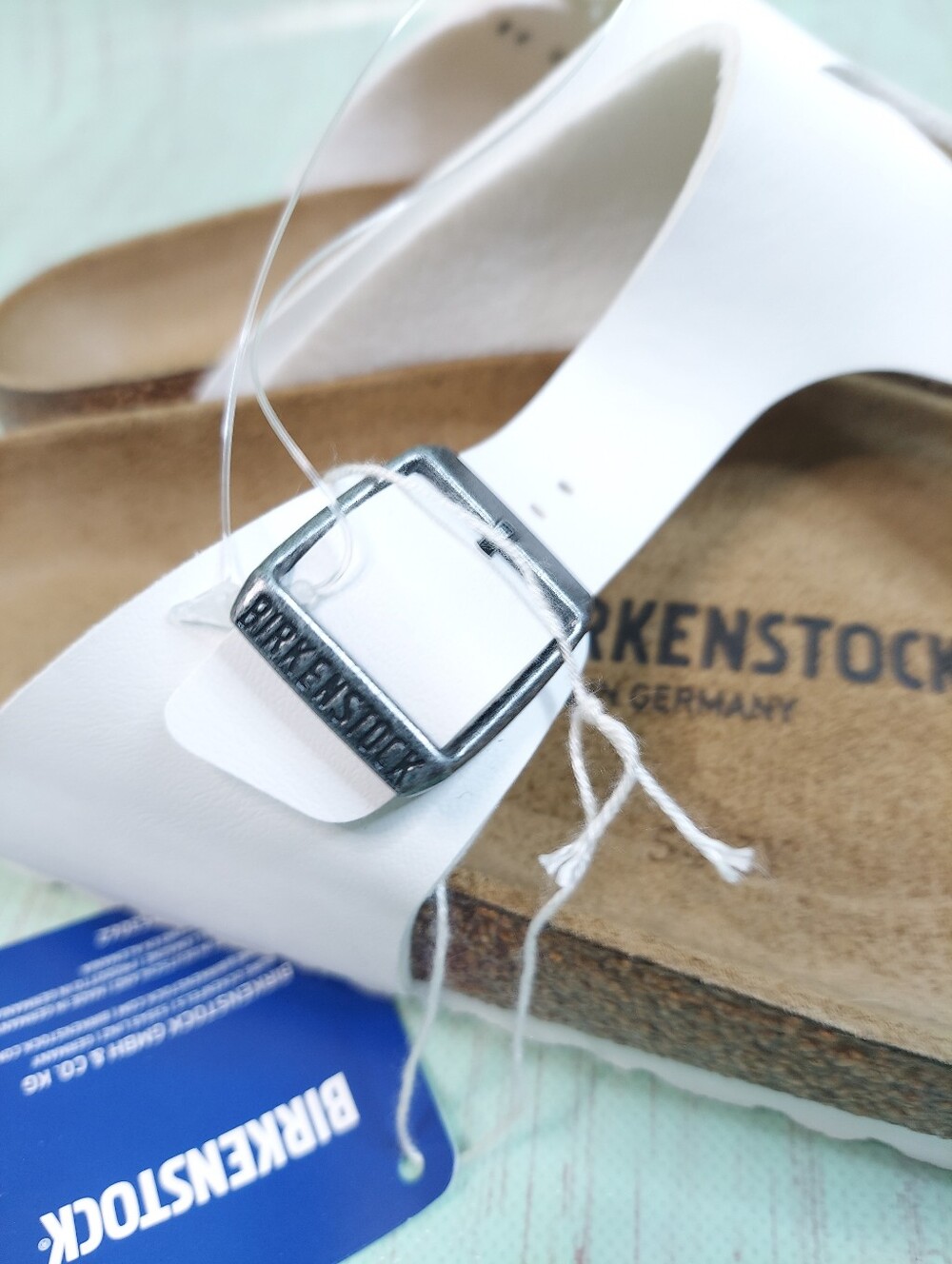 Birkenstock White Gizeh Sandals Sz 42 L11/M9 - Picture 11 of 14